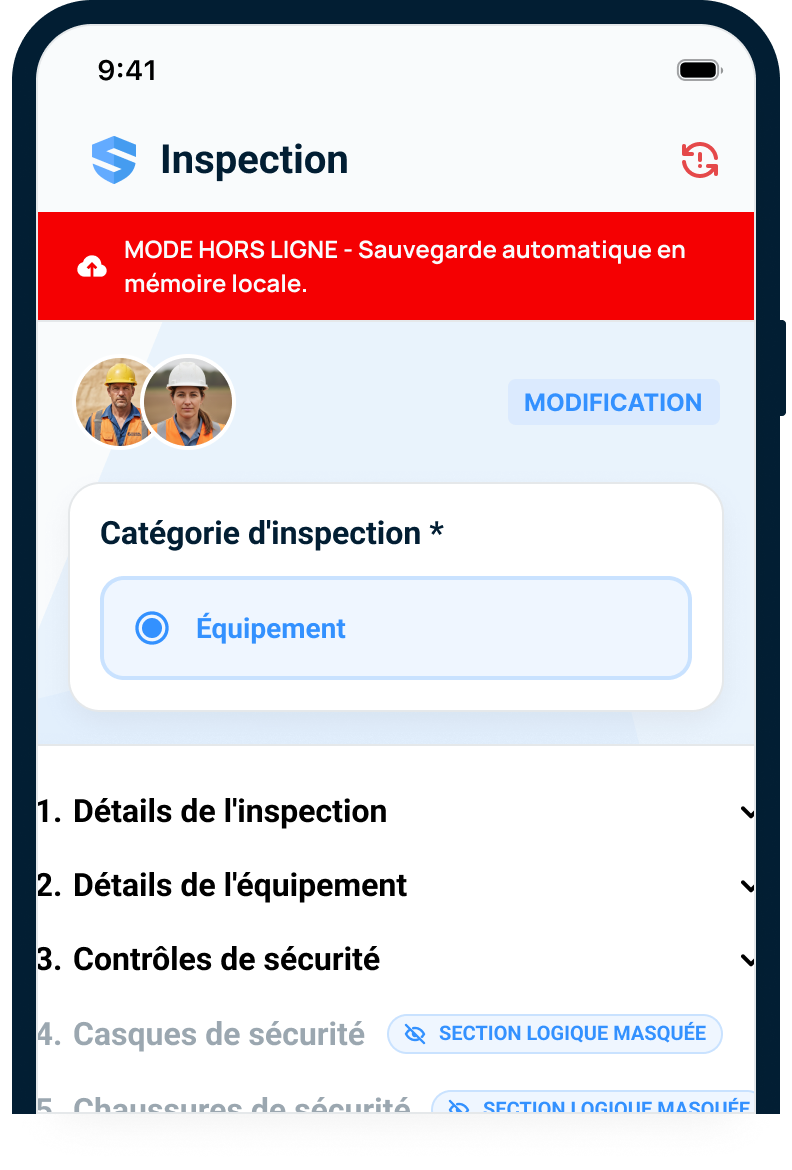 Téléphone en mode hors ligne avec une bannière rouge de sauvegarde automatique, un formulaire d'inspection d'équipement modifié par deux travailleurs à la fois et des sections de logique conditionnelle masquées