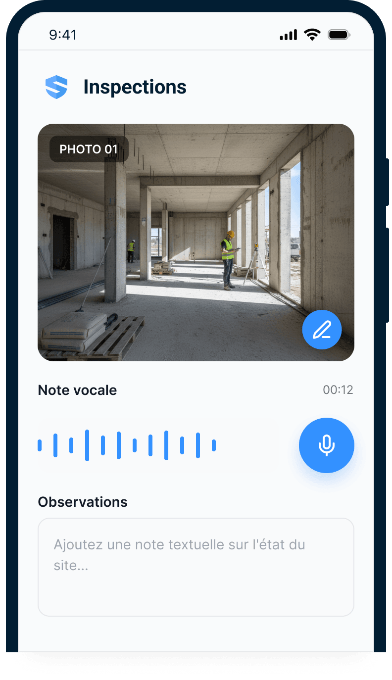 Écran de saisie d'inspection avec une photo de chantier montrant l'intérieur d'un bâtiment en béton, un outil d'annotation, la forme d'onde d'une note vocale de 12 secondes et un champ d'observations