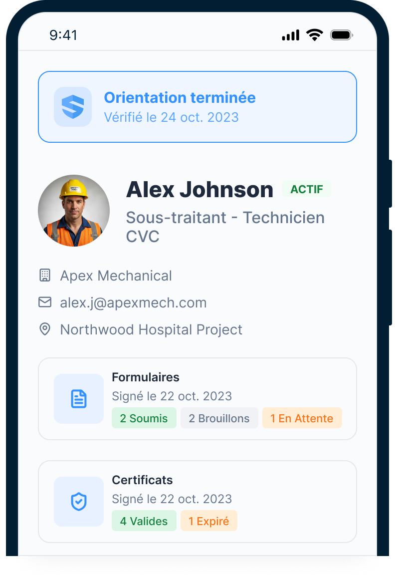 Profil d'un travailleur sous-traitant sur un téléphone — orientation terminée et vérifiée, statut actif, formulaires soumis et certificats liés — une visibilité sur le sous-traitant qui se poursuit après l'orientation